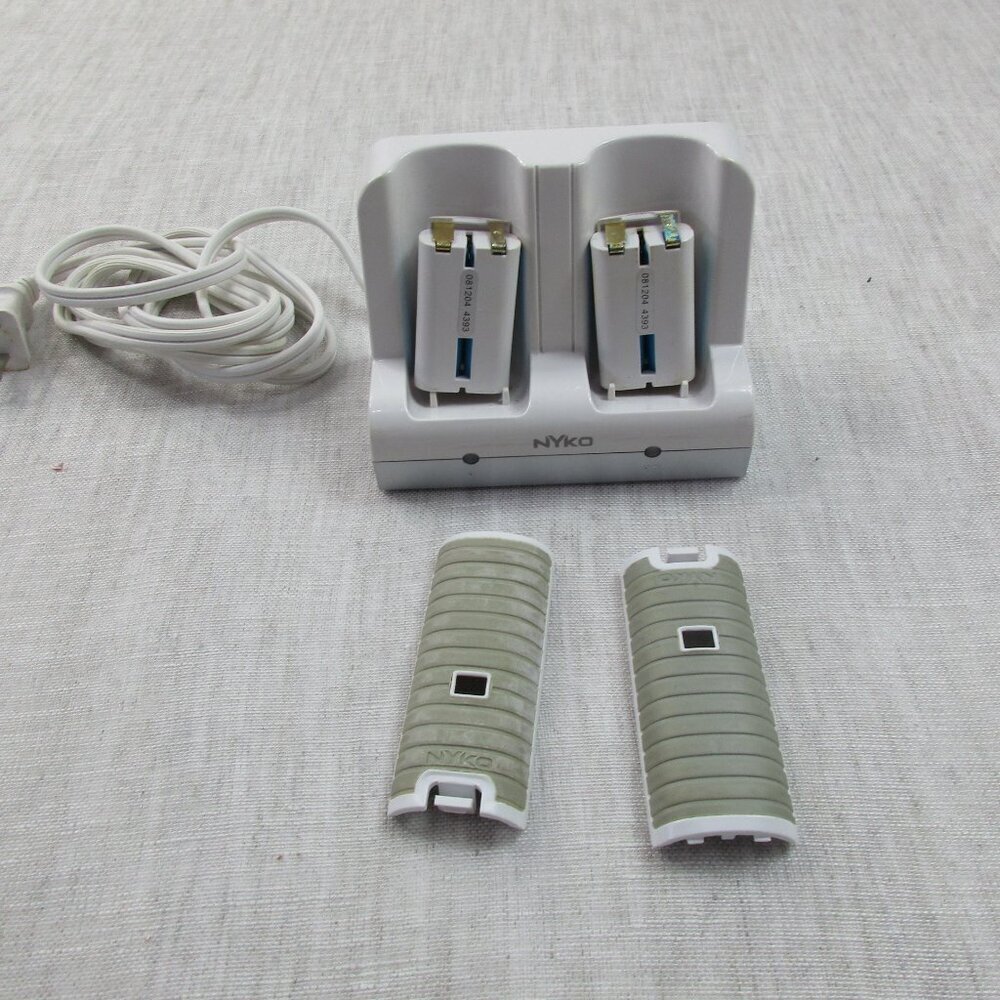 Nyko Nintendo Wii Controllers Video Game‎ Rechargeable Batteries & Docks Station